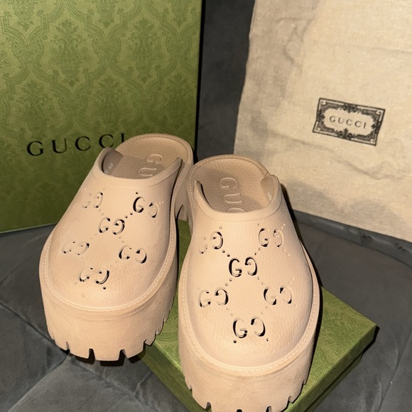 GUCCI WOMEN'S PLATFORM SANDAL WITH PERFORATED G - Picture 3 of 4